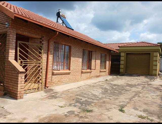 5 BEDROOM HOUSE FOR SALE IN IVY PARK